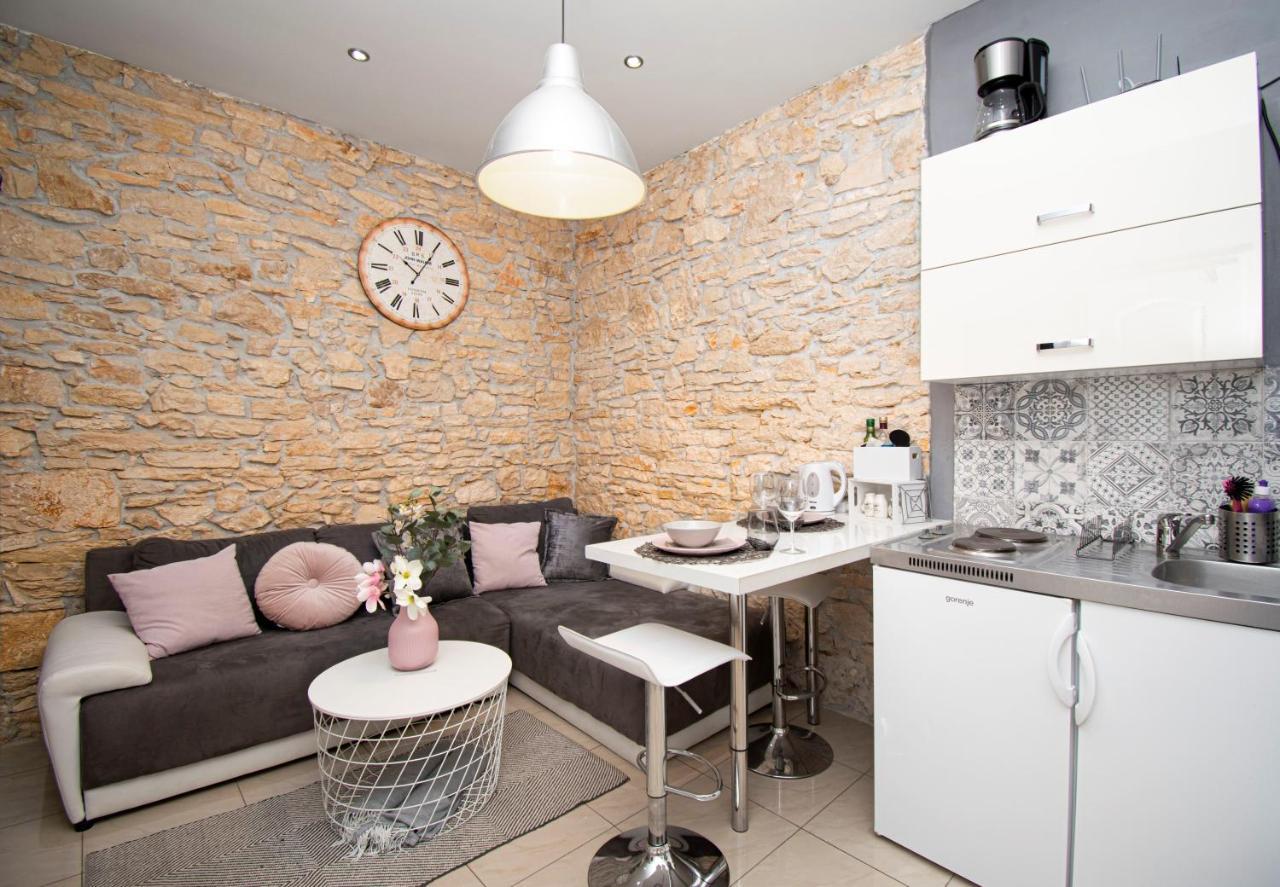 Nina Colosseum Apartment Pula Exterior photo