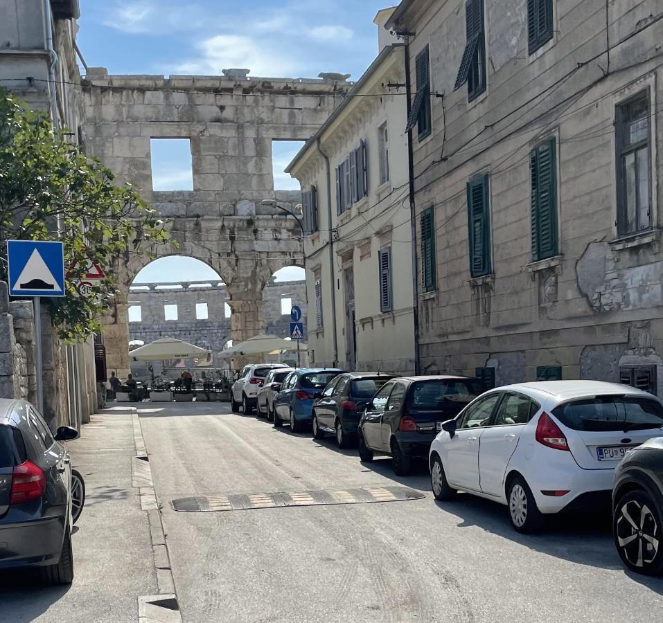 Nina Colosseum Apartment Pula Exterior photo