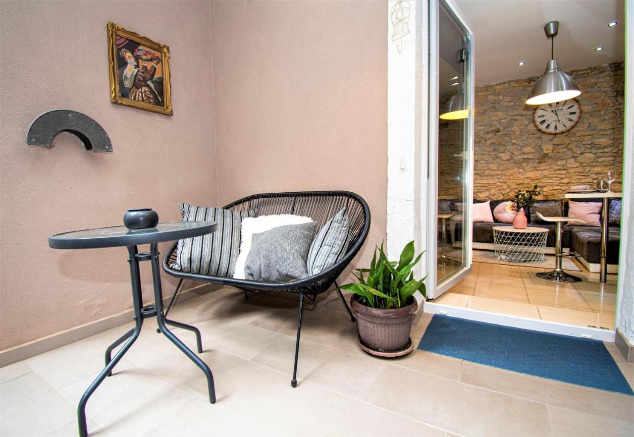Nina Colosseum Apartment Pula Exterior photo